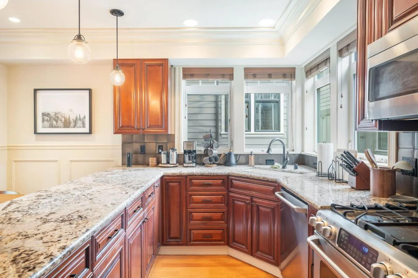 別荘 3Br 2Ba Kinnear Townhouse In Queen Anne, シアトル 米国